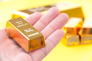 Gold bar held in hand representing gold relevance in 2026 as a safe haven investment